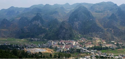Dong Van Karst Plateau receives thousands of visitors during Tet - ảnh 1